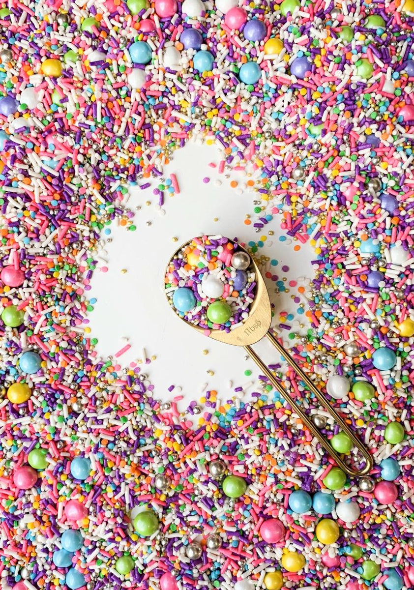 Gelatin Bubble Garland Cake - The Sprinkle Factory